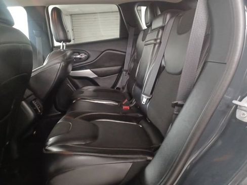 Used 2018 Jeep Cherokee Latitude Plus FWD image 12