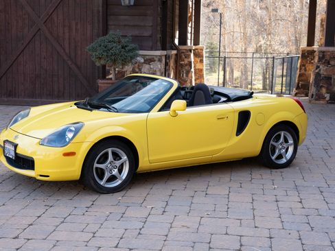 Used 2001 Toyota MR2 RWD image 11