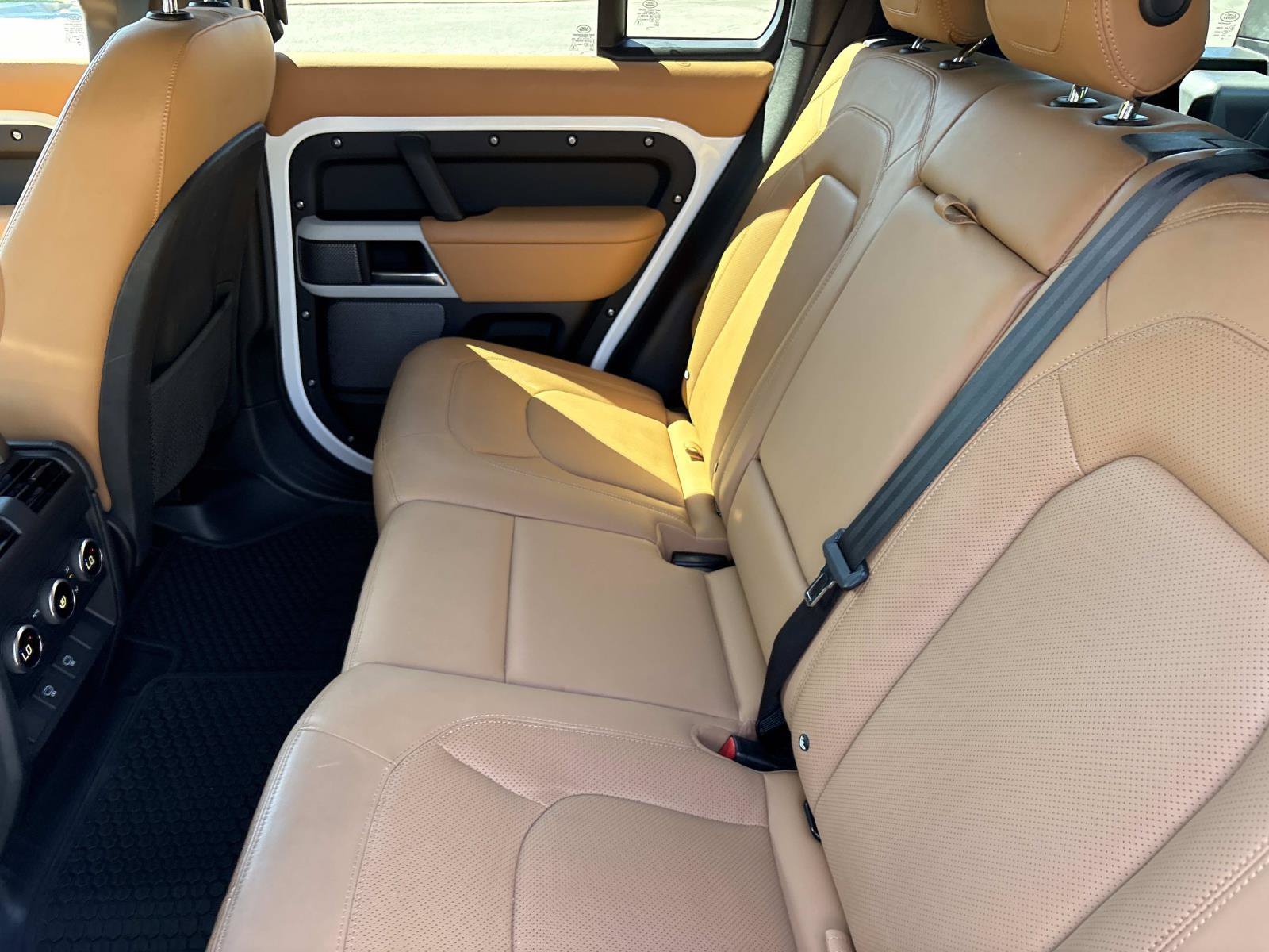 Used 2024 Land Rover Defender 110 SE AWD/4WD image 31
