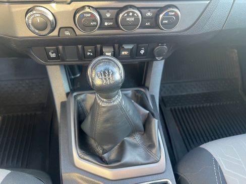 Used 2022 Toyota Tacoma TRD Sport V6 image 10