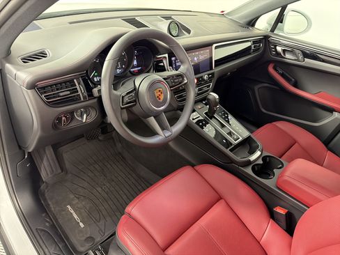 Used 2026 Porsche Macan AWD/4WD image 4
