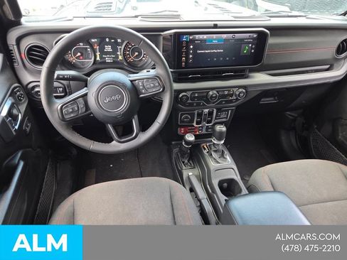 Used 2025 Jeep Wrangler Unlimited Rubicon AWD/4WD image 8