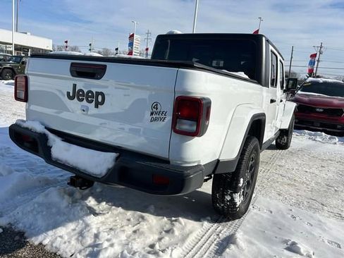 Used 2021 Jeep Gladiator Willys image 2