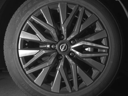 Used 2025 Nissan Altima 2.5 SV FWD image 13