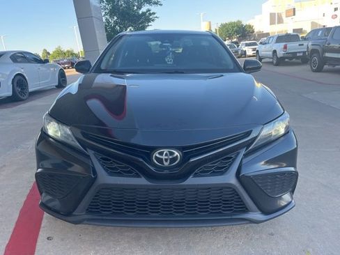 Used 2021 Toyota Camry SE FWD image 3