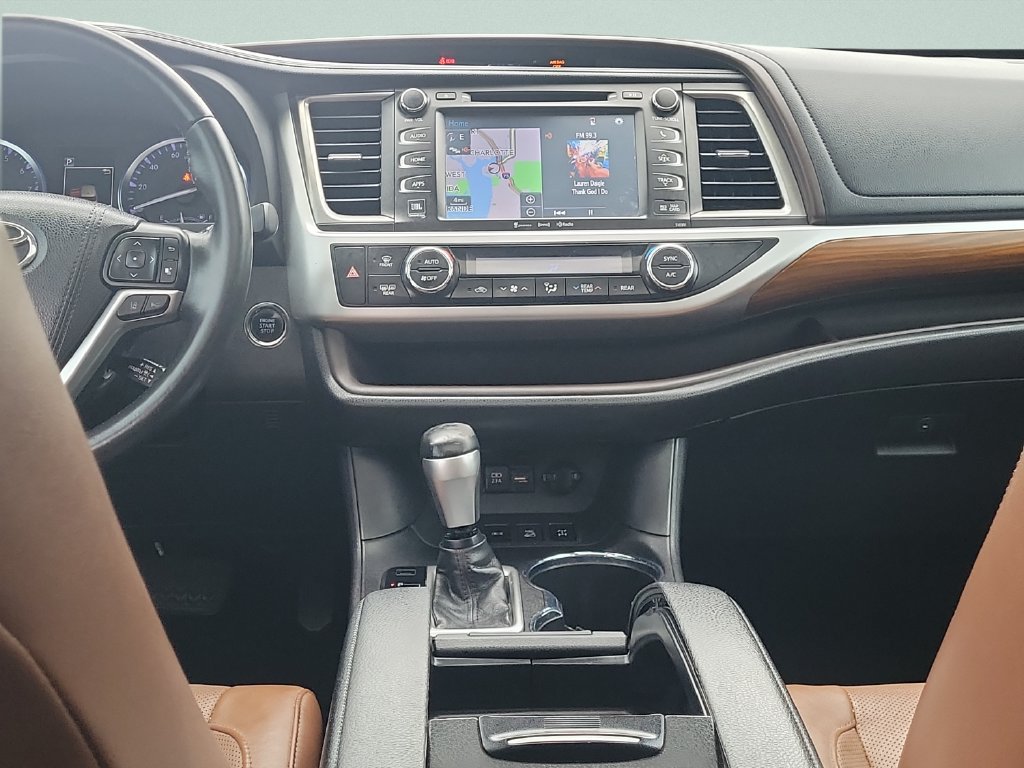 Used 2019 Toyota Highlander Limited AWD/4WD image 15