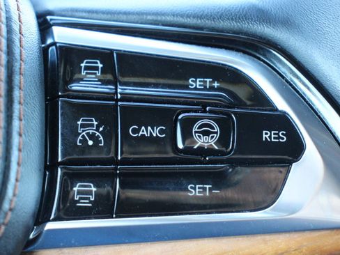 Used 2023 Jeep Grand Cherokee Summit AWD/4WD image 29