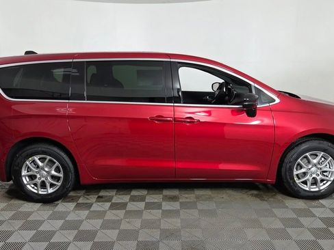 New 2026 Chrysler Pacifica Select image 8