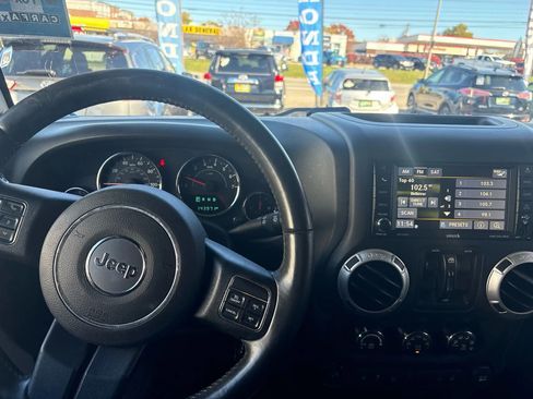 Used 2016 Jeep Wrangler Unlimited Sahara w/ Dual Top Group image 15