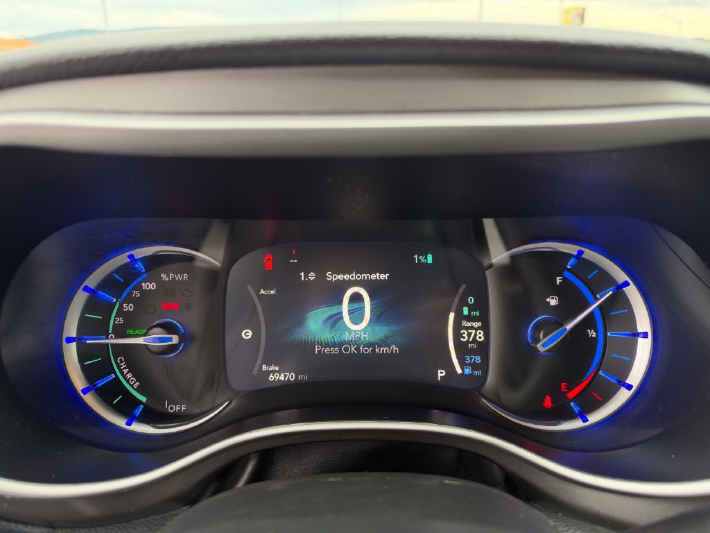 Used 2024 Chrysler Pacifica Limited FWD image 12