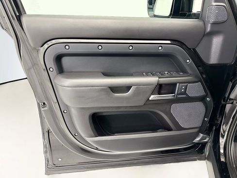 Used 2022 Land Rover Defender 110 V8 AWD/4WD image 23