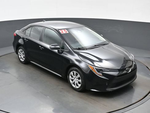 Used 2025 Toyota Corolla LE FWD image 32