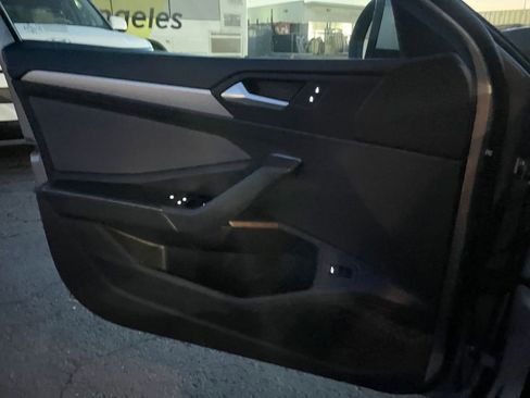 Used 2025 Volkswagen Jetta SE image 20