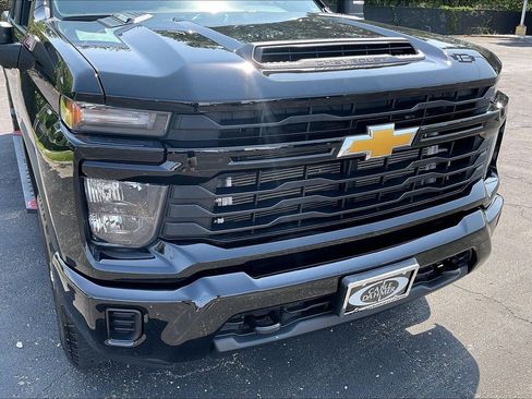 Used 2024 Chevrolet Silverado 2500 Custom w/ Custom Value Package AWD/4WD image 29