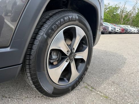 Used 2018 Jeep Compass Latitude w/ Popular Equipment Group FWD image 12