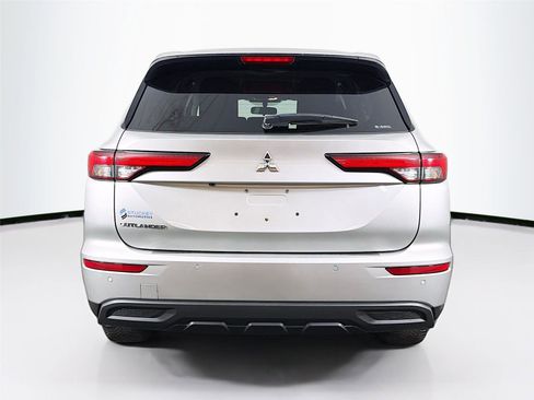 Used 2023 Mitsubishi Outlander ES AWD/4WD image 6