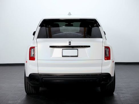 Used 2022 Rolls-Royce Cullinan Black Badge w/ Dark Exterior Package image 3