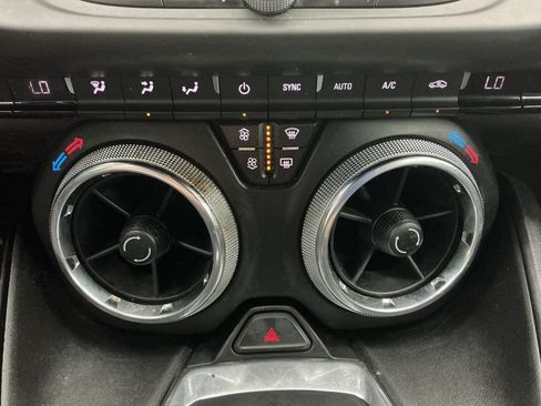 Used 2018 Chevrolet Camaro LT RWD image 31