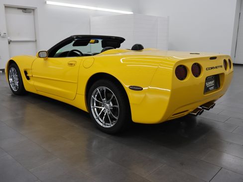 Used 2000 Chevrolet Corvette Convertible w/ Memory Pkg RWD image 6