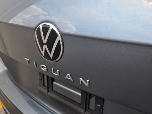 Used 2023 Volkswagen Tiguan SE FWD image 11