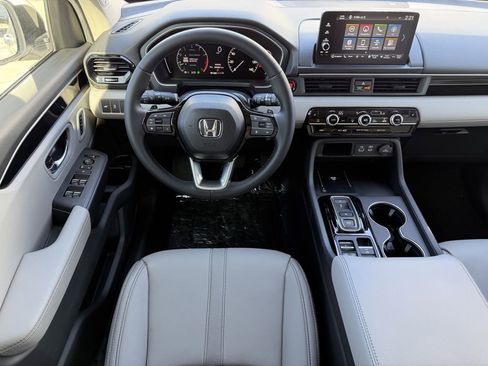 New 2025 Honda Pilot Touring image 14
