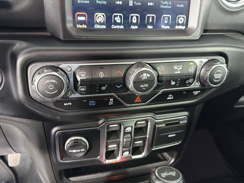 Used 2022 Jeep Wrangler Unlimited Sahara w/ Cold Weather Group AWD/4WD image 37