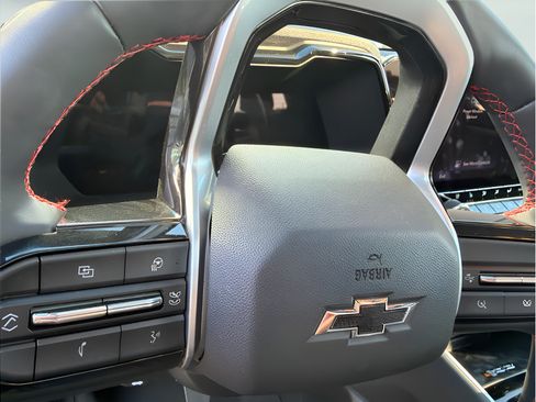 Used 2025 Chevrolet Colorado Z71 w/ Technology Package AWD/4WD image 48