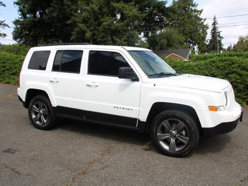 Used 2015 Jeep Patriot High Altitude AWD/4WD image 2