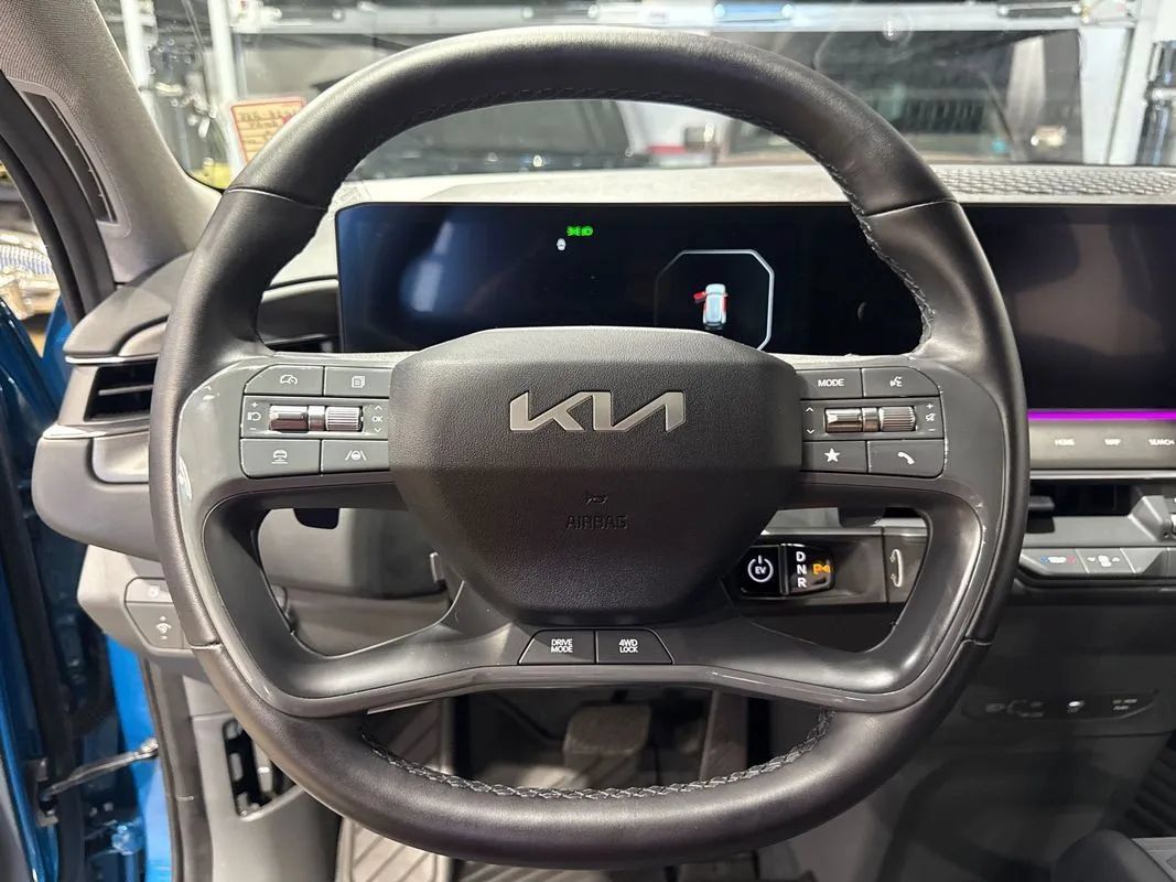 Used 2024 Kia EV9 Land w/ Towing Package AWD/4WD image 99
