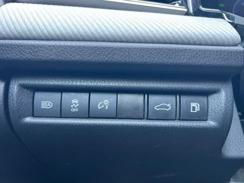 Used 2025 Toyota Camry SE w/ Convenience Package FWD image 21