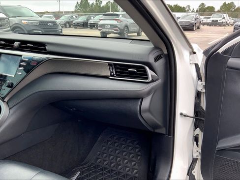 Used 2019 Toyota Camry SE w/ Convenience Package image 19