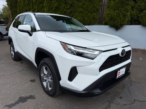 Used 2022 Toyota RAV4 XLE image 2