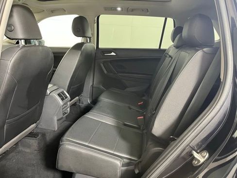 Used 2019 Volkswagen Tiguan SE w/ Panoramic Sunroof Package image 18