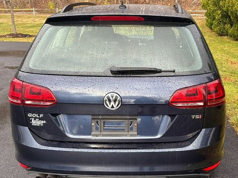 Used 2017 Volkswagen Golf SE image 8