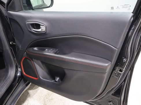 Used 2017 Jeep Compass Trailhawk w/ Leather Interior Group AWD/4WD image 23
