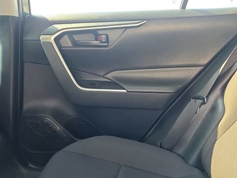 Used 2019 Toyota RAV4 LE AWD/4WD image 12