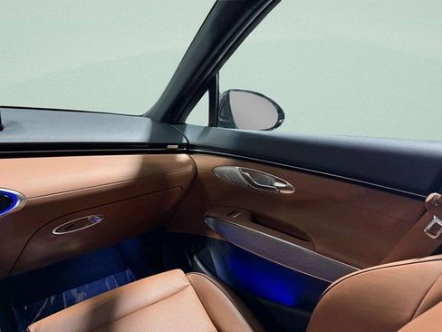 Used 2025 Genesis GV70 2.5T w/ Advanced Package image 13