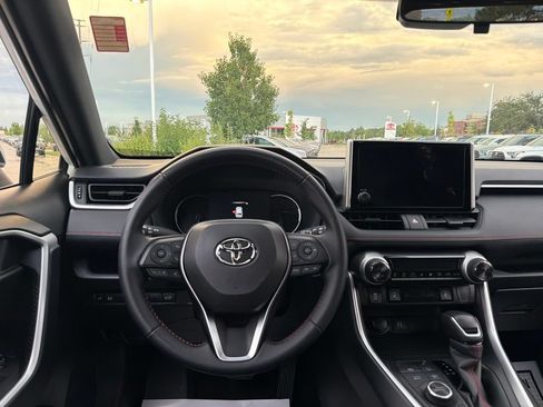 Used 2025 Toyota RAV4 SE AWD/4WD image 22