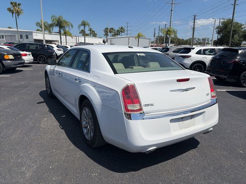 Used 2011 Chrysler 300 Limited image 5