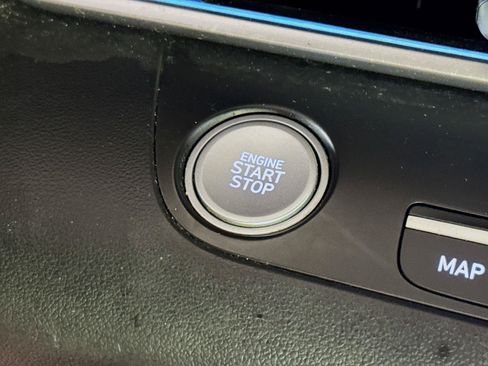 Used 2024 Hyundai Elantra SEL FWD image 21