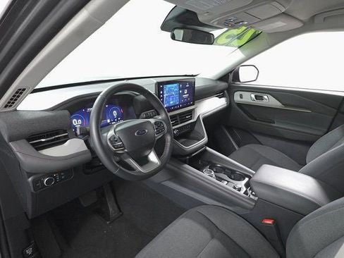 Used 2025 Ford Explorer Active image 13