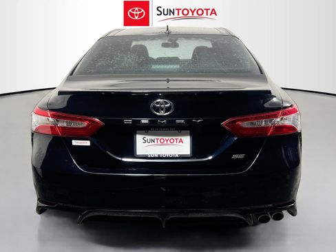 Used 2020 Toyota Camry SE w/ Convenience Package FWD image 5