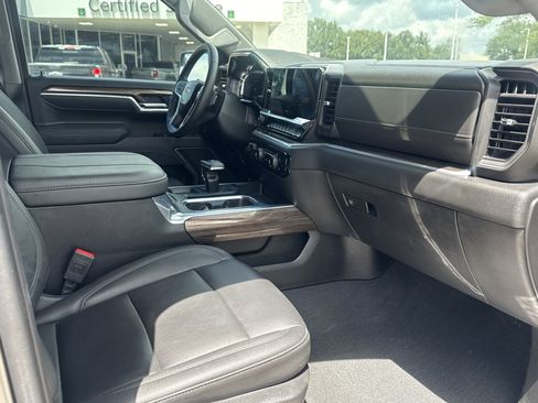 Used 2025 Chevrolet Silverado 1500 LT w/ Leather Package RWD image 13