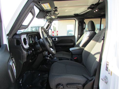 Used 2025 Jeep Wrangler Unlimited Sahara AWD/4WD image 14