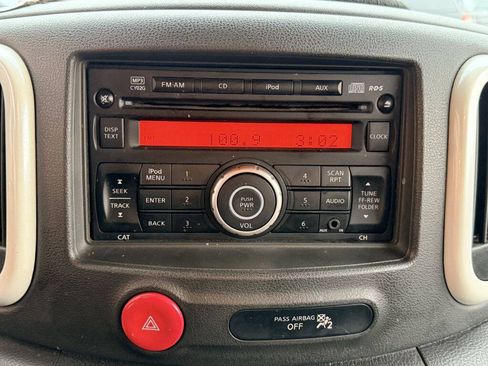 Used 2010 Nissan Cube 1.8 S w/ Interior Designer Pkg FWD image 17