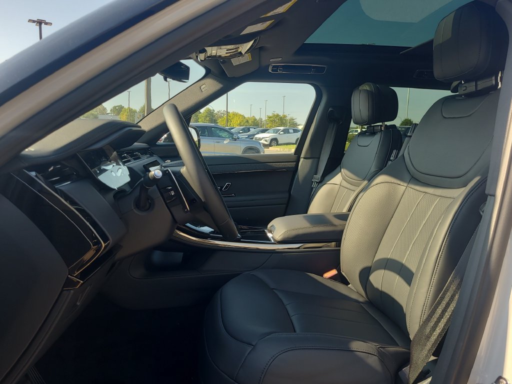 New 2027 Land Rover Range Rover Sport Dynamic SE AWD/4WD image 3