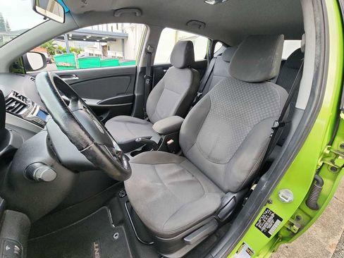 Used 2012 Hyundai Accent SE FWD image 12