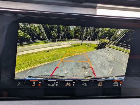 Certified 2025 GMC Sierra 1500 AT4 w/ AT4 Premium Package AWD/4WD image 32