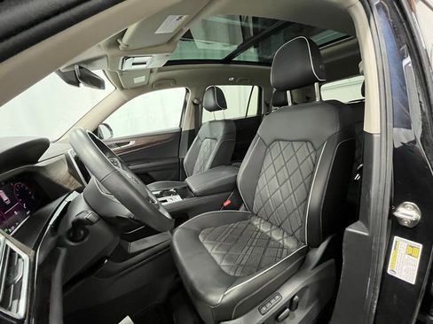 Certified 2025 Volkswagen Atlas SEL Premium R-Line image 11