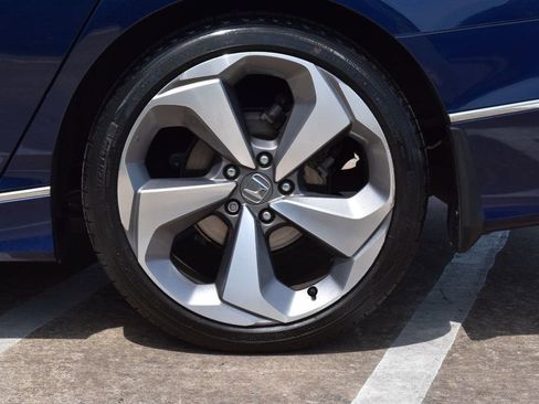 Used 2018 Honda Accord Touring image 11